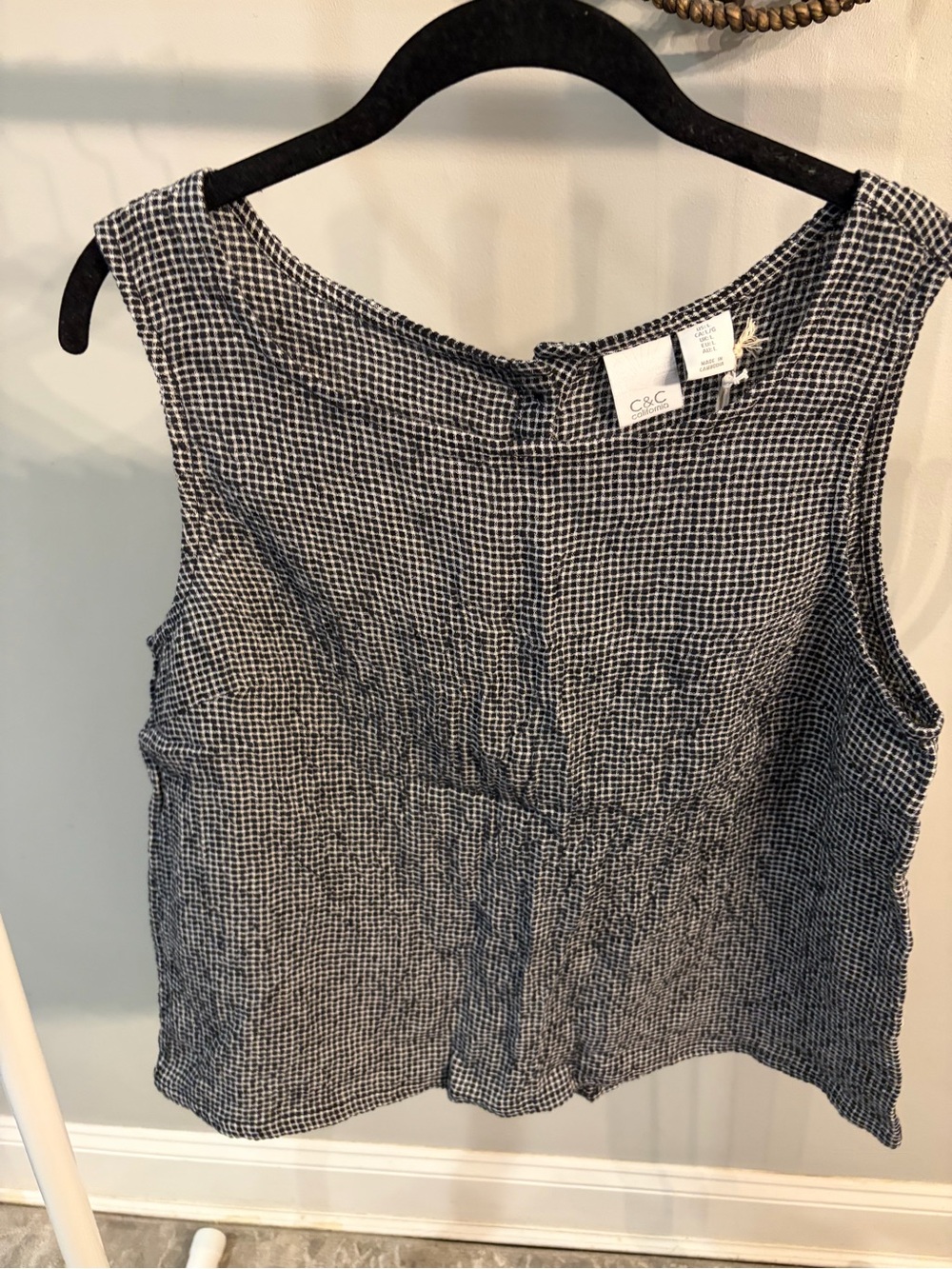 NWT ✨ C&C California Black & White Check Sleeveless Top button back size large